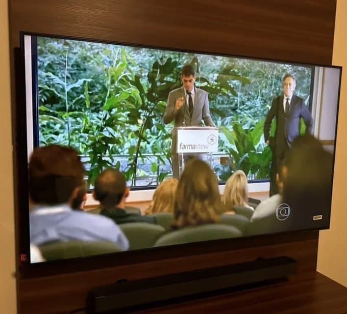 Samsung Smart TV 50" Crystal UHD 4K + Soundbar
